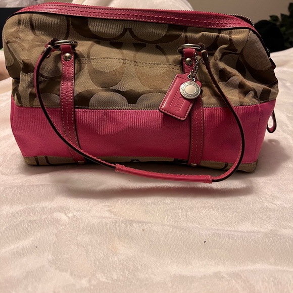 Coach purse rarely used. Good condition - Picture 4 of 4